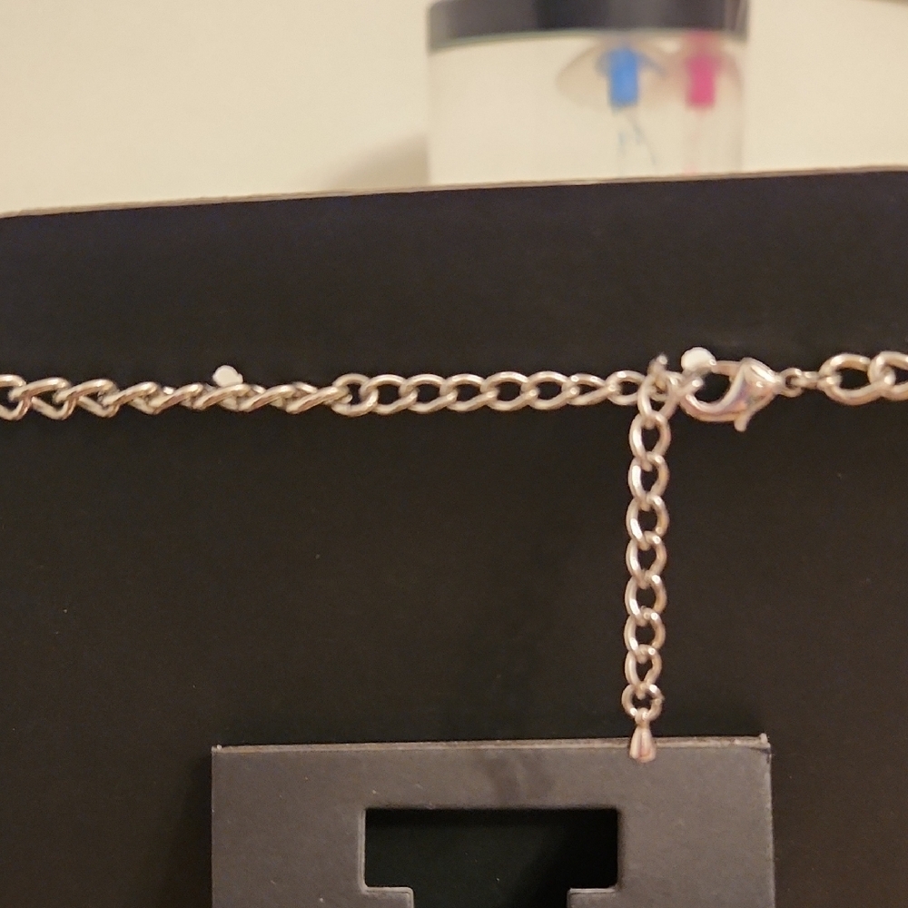Elegant Silver Tiger Necklace - Picture 5 of 5